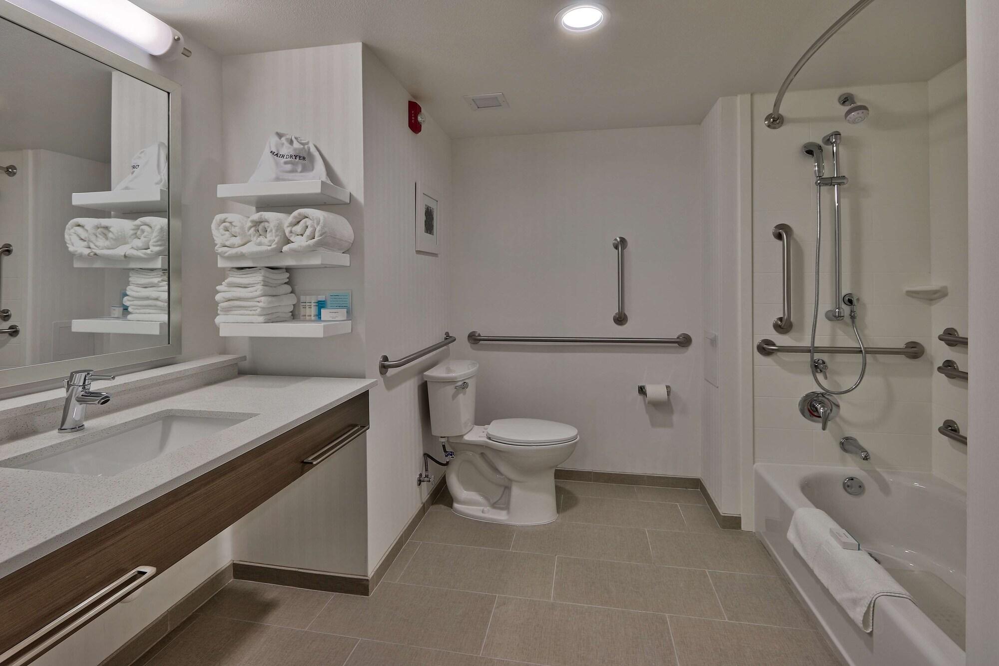 Hampton Inn & Suites Артижа Екстериор снимка