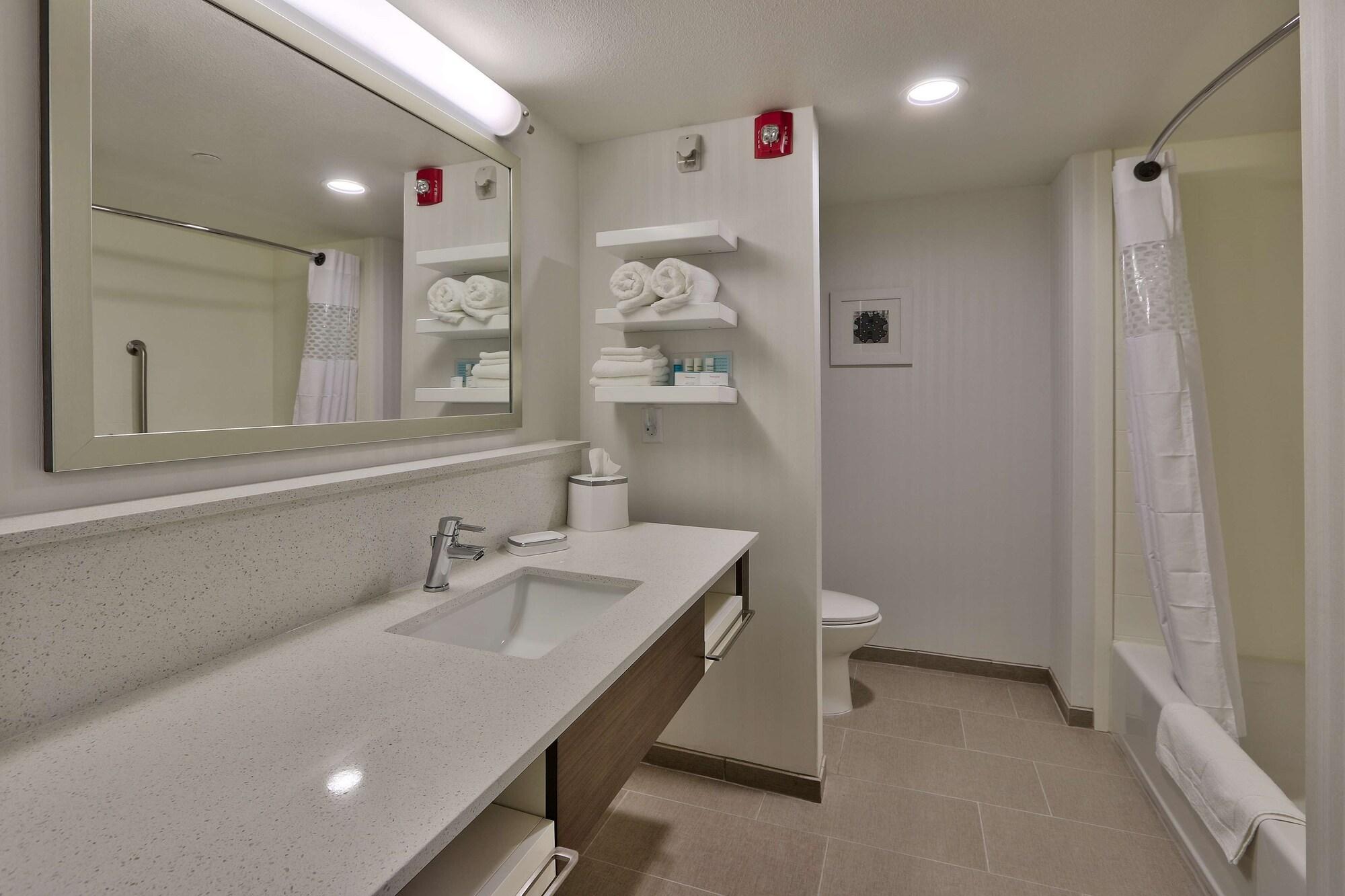 Hampton Inn & Suites Артижа Екстериор снимка