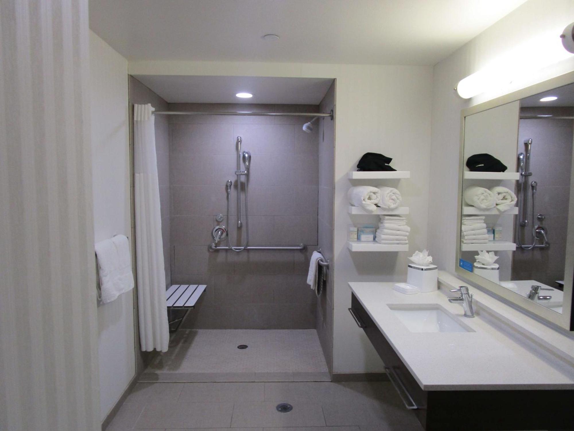 Hampton Inn & Suites Артижа Екстериор снимка