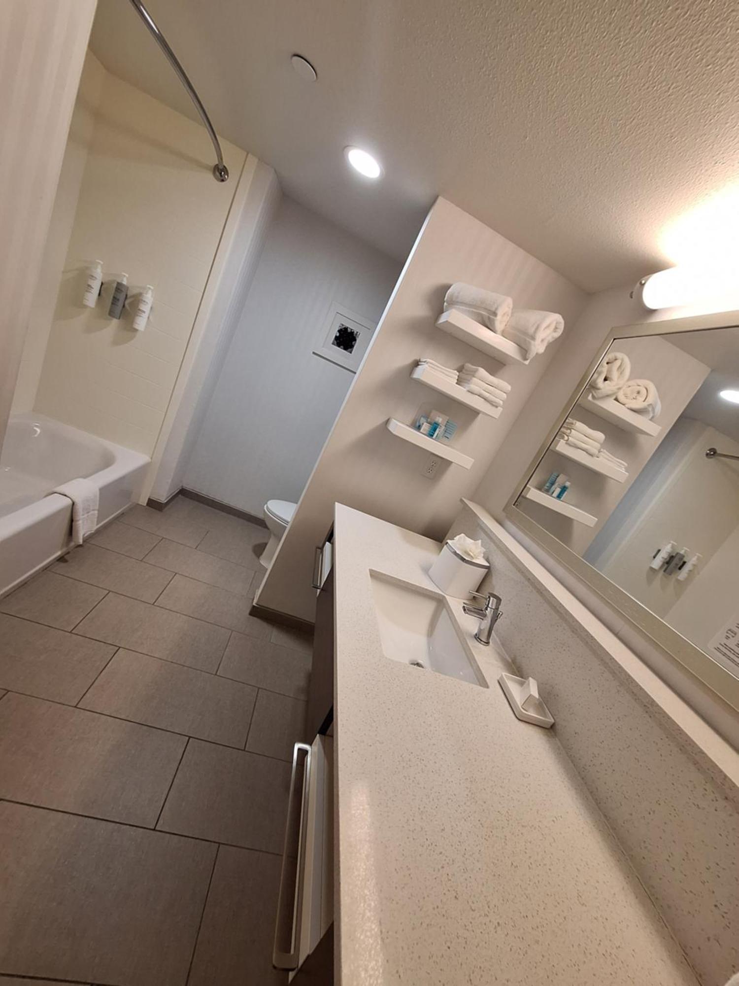 Hampton Inn & Suites Артижа Екстериор снимка